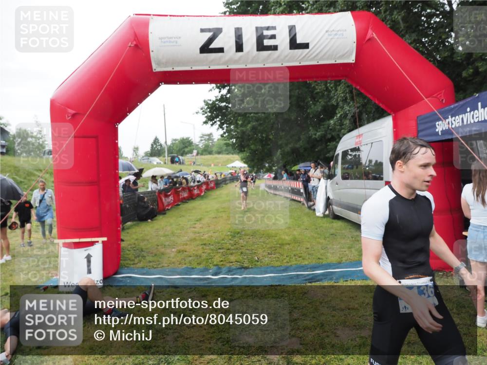 21.06.2025 - 27. Vierlanden-Triathlon MichiJ http://msf.ph/oto/8045059 15.06.2026 13:50:57 Ziel 1098, 1120, 1132, 1134, 1136 meine-sportfotos.de