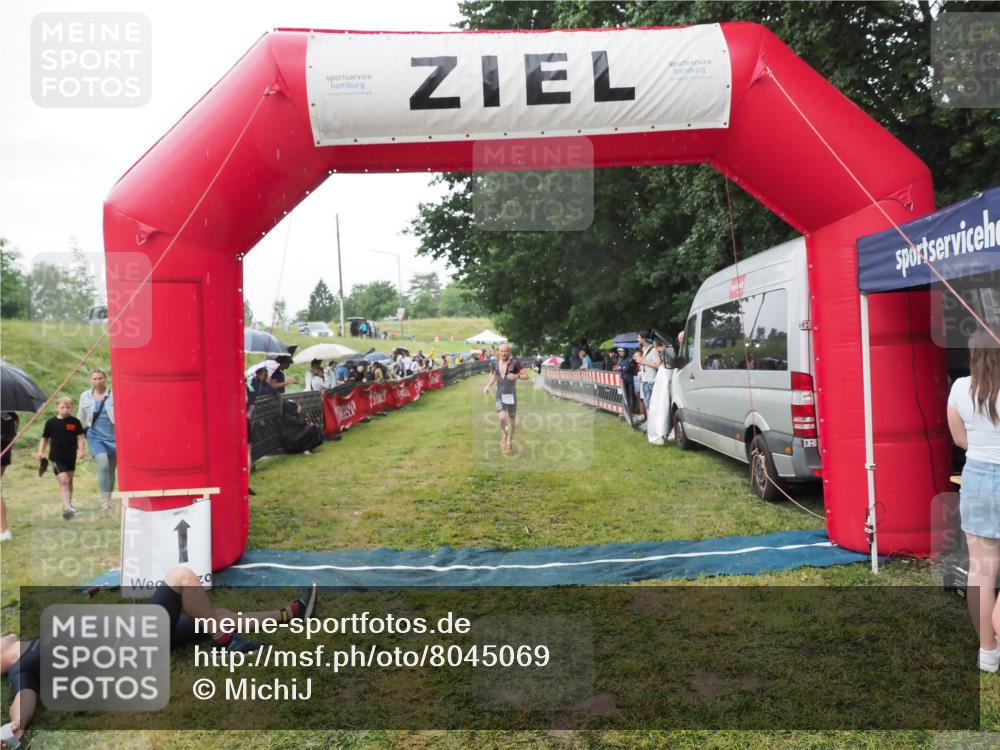 21.06.2025 - 27. Vierlanden-Triathlon MichiJ http://msf.ph/oto/8045069 15.06.2026 13:50:58 Ziel 1098, 1108, 1120, 1132, 1134, 1136 meine-sportfotos.de