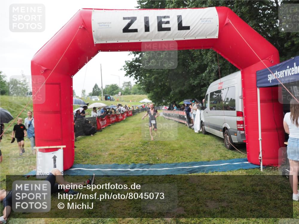 21.06.2025 - 27. Vierlanden-Triathlon MichiJ http://msf.ph/oto/8045073 15.06.2026 13:50:58 Ziel 1098, 1108, 1120, 1132, 1134, 1136 meine-sportfotos.de