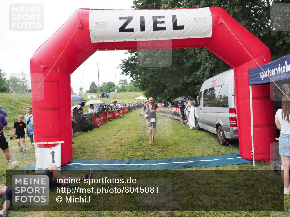 21.06.2025 - 27. Vierlanden-Triathlon MichiJ http://msf.ph/oto/8045081 15.06.2026 13:50:58 Ziel 1098, 1108, 1120, 1132, 1134, 1136 meine-sportfotos.de