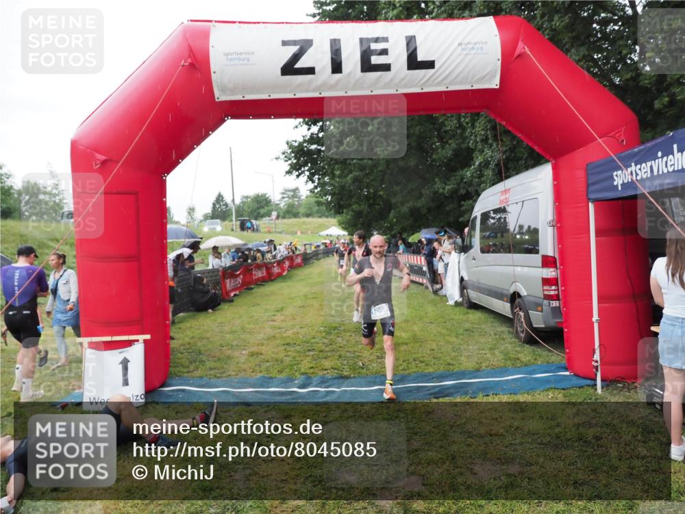 21.06.2025 - 27. Vierlanden-Triathlon MichiJ http://msf.ph/oto/8045085 15.06.2026 13:50:59 Ziel 1098, 1108, 1120, 1132, 1134, 1136 meine-sportfotos.de