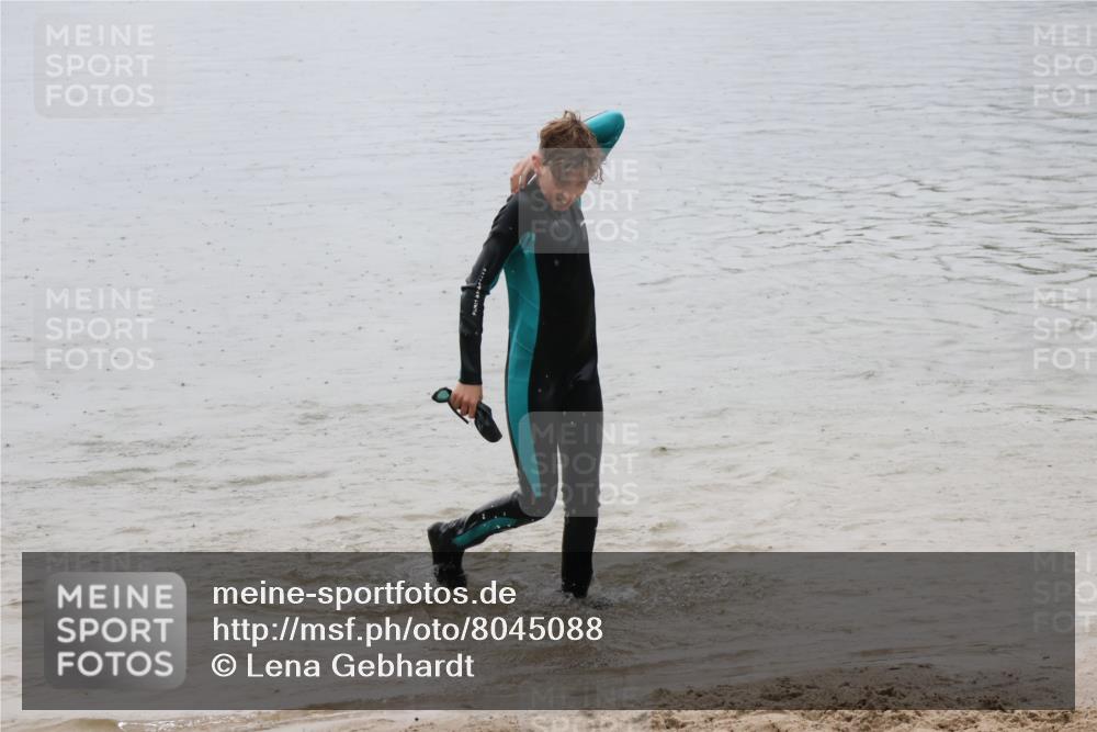 21.06.2025 - 27. Vierlanden-Triathlon Lena Gebhardt http://msf.ph/oto/8045088 15.06.2025 14:43:05 Schwimmen 1319, 1344, 1351 meine-sportfotos.de