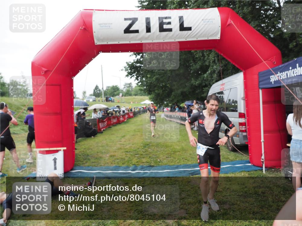 21.06.2025 - 27. Vierlanden-Triathlon MichiJ http://msf.ph/oto/8045104 15.06.2026 13:51:00 Ziel 1098, 1108, 1120, 1134, 1136 meine-sportfotos.de