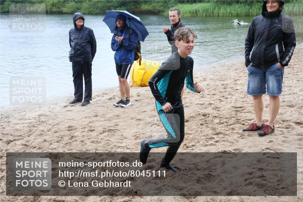 21.06.2025 - 27. Vierlanden-Triathlon Lena Gebhardt http://msf.ph/oto/8045111 15.06.2025 14:43:09 Schwimmen 1319, 1344, 1351 meine-sportfotos.de