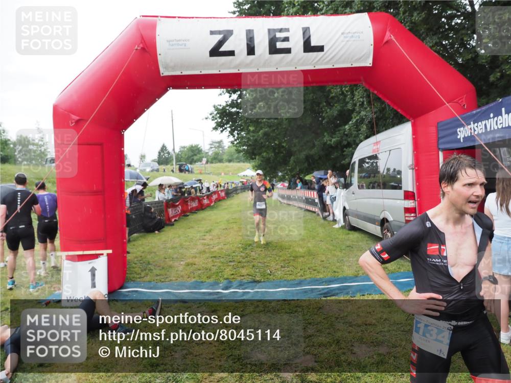 21.06.2025 - 27. Vierlanden-Triathlon MichiJ http://msf.ph/oto/8045114 15.06.2026 13:51:01 Ziel 1098, 1108, 1134, 1136 meine-sportfotos.de