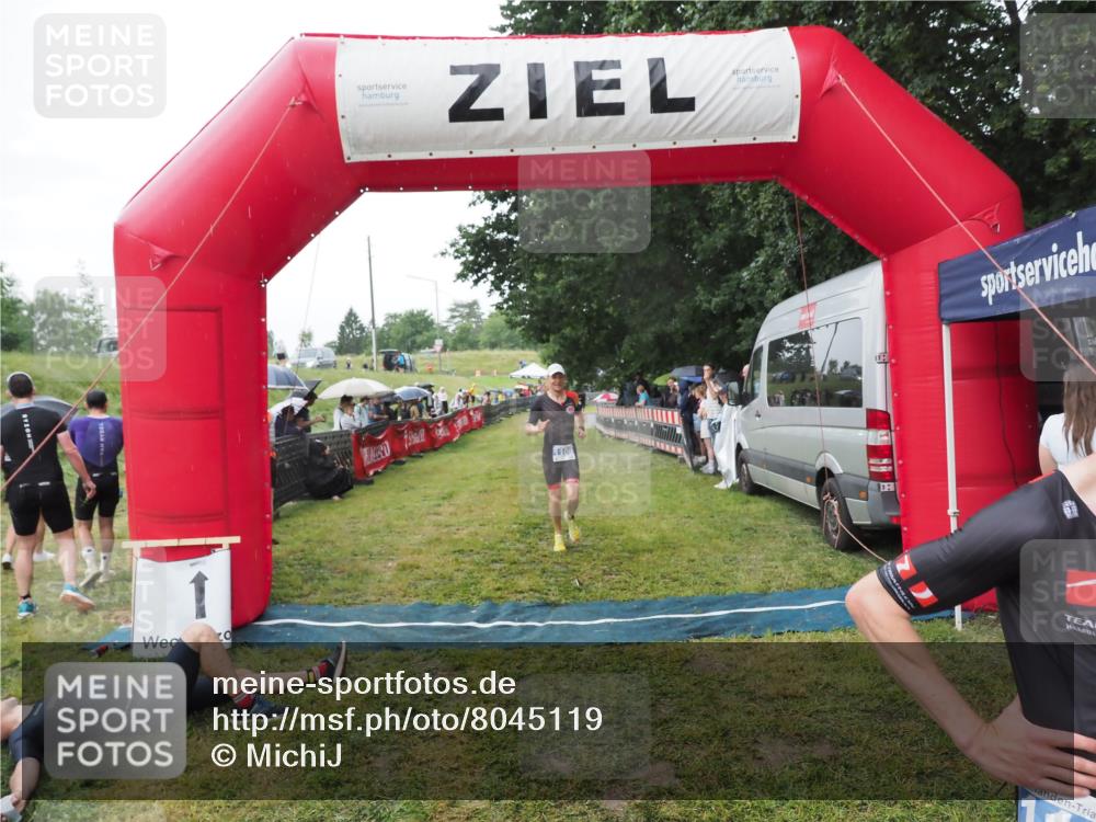 21.06.2025 - 27. Vierlanden-Triathlon MichiJ http://msf.ph/oto/8045119 15.06.2026 13:51:01 Ziel 1098, 1108, 1134, 1136 meine-sportfotos.de