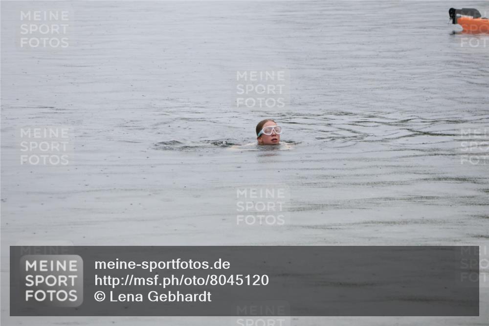 21.06.2025 - 27. Vierlanden-Triathlon Lena Gebhardt http://msf.ph/oto/8045120 15.06.2025 14:44:54 Schwimmen  meine-sportfotos.de