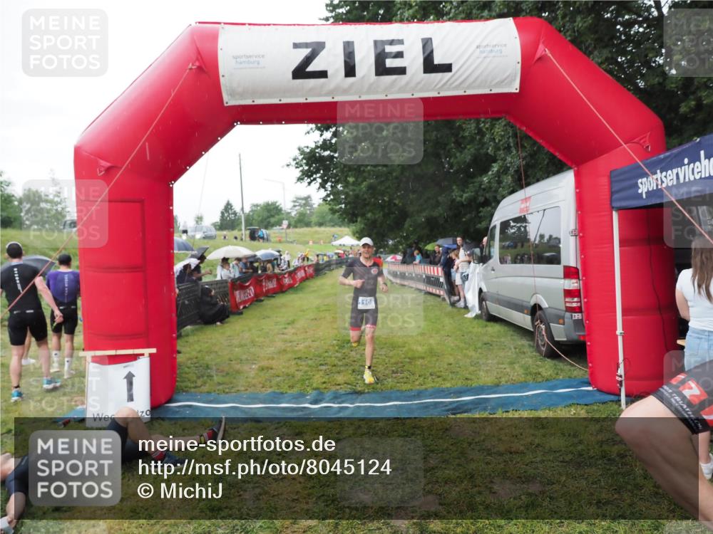 21.06.2025 - 27. Vierlanden-Triathlon MichiJ http://msf.ph/oto/8045124 15.06.2026 13:51:02 Ziel 1098, 1108, 1134, 1136 meine-sportfotos.de