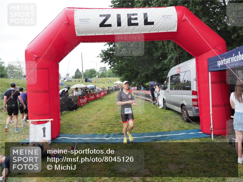 21.06.2025 - 27. Vierlanden-Triathlon MichiJ http://msf.ph/oto/8045126 15.06.2026 13:51:02 Ziel 1098, 1108, 1134, 1136 meine-sportfotos.de
