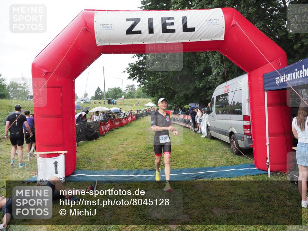 21.06.2025 - 27. Vierlanden-Triathlon MichiJ http://msf.ph/oto/8045128 15.06.2026 13:51:02 Ziel 1098, 1108, 1134, 1136 meine-sportfotos.de