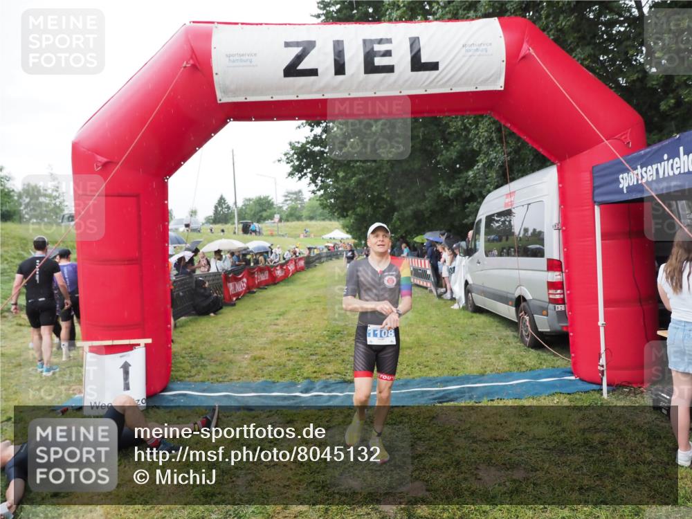 21.06.2025 - 27. Vierlanden-Triathlon MichiJ http://msf.ph/oto/8045132 15.06.2026 13:51:03 Ziel 1098, 1108, 1134, 1136 meine-sportfotos.de
