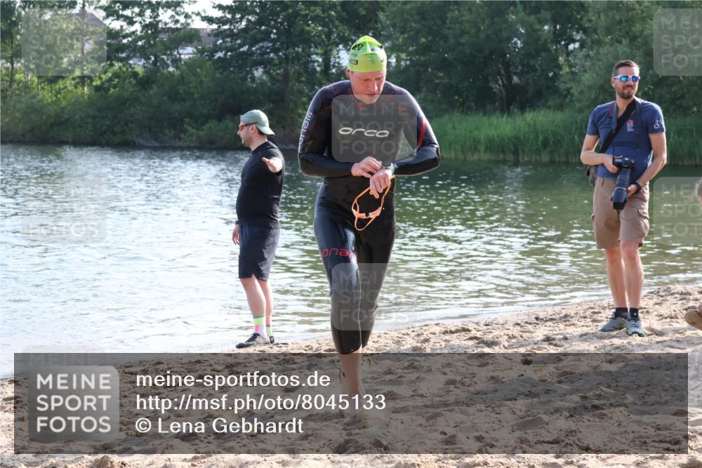 15.06.2025 - 27. Vierlanden-Triathlon Lena Gebhardt http://msf.ph/oto/8045133 15.06.2025 08:38:41 Schwimmen 2, 27, 35, 86, 126, 182 meine-sportfotos.de