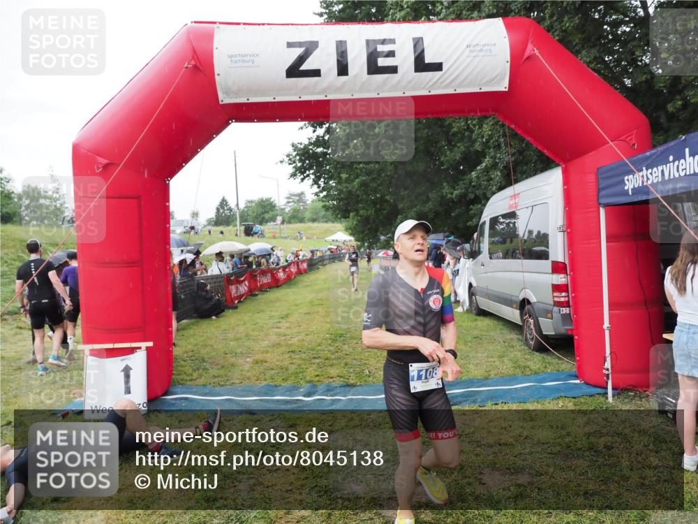 21.06.2025 - 27. Vierlanden-Triathlon MichiJ http://msf.ph/oto/8045138 15.06.2026 13:51:03 Ziel 1098, 1108, 1134, 1136 meine-sportfotos.de