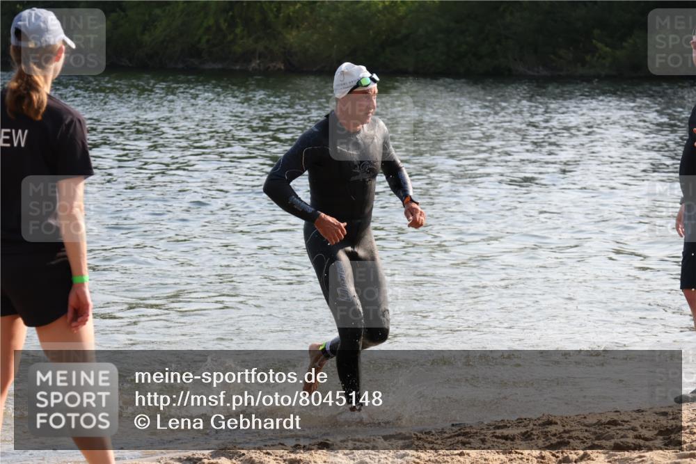 15.06.2025 - 27. Vierlanden-Triathlon Lena Gebhardt http://msf.ph/oto/8045148 15.06.2025 08:38:45 Schwimmen 2, 27, 94, 126, 182 meine-sportfotos.de
