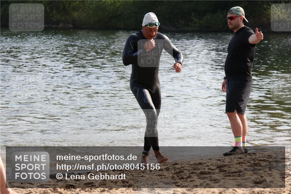 15.06.2025 - 27. Vierlanden-Triathlon Lena Gebhardt http://msf.ph/oto/8045156 15.06.2025 08:38:45 Schwimmen 2, 27, 94, 126, 182 meine-sportfotos.de