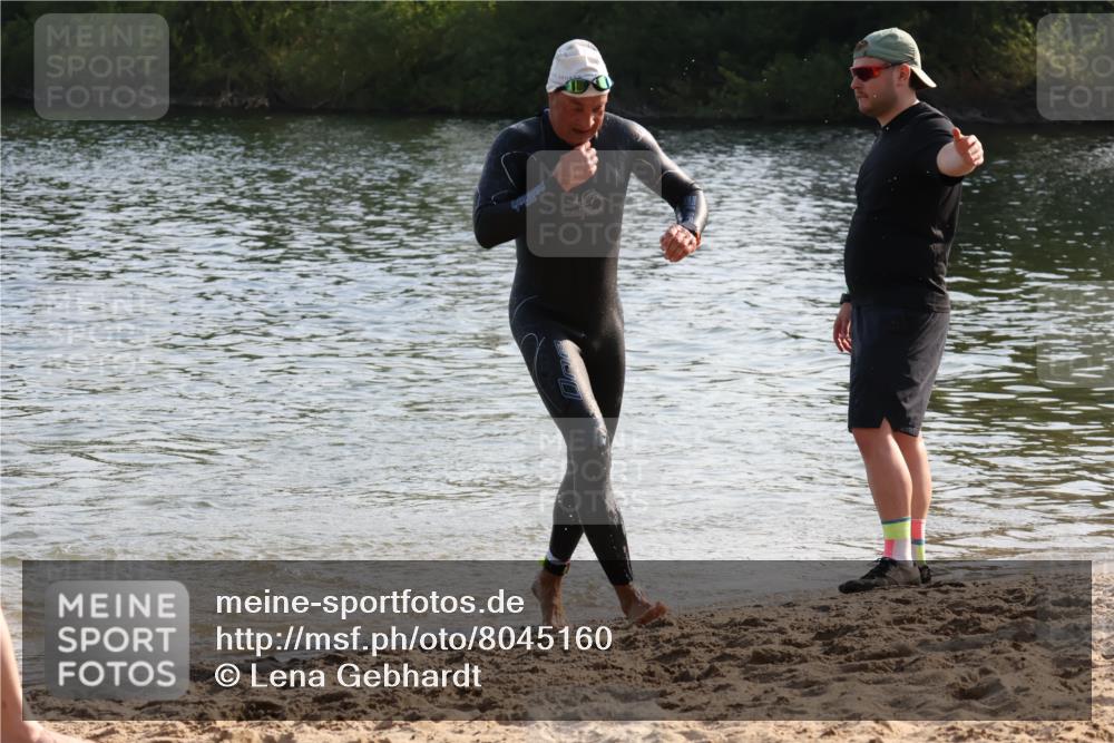 15.06.2025 - 27. Vierlanden-Triathlon Lena Gebhardt http://msf.ph/oto/8045160 15.06.2025 08:38:45 Schwimmen 2, 27, 94, 126, 182 meine-sportfotos.de
