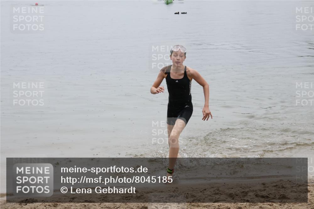 21.06.2025 - 27. Vierlanden-Triathlon Lena Gebhardt http://msf.ph/oto/8045185 15.06.2025 14:45:16 Schwimmen 1322 meine-sportfotos.de