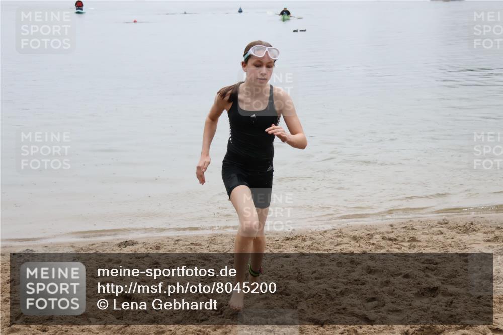 21.06.2025 - 27. Vierlanden-Triathlon Lena Gebhardt http://msf.ph/oto/8045200 15.06.2025 14:45:18 Schwimmen 1322 meine-sportfotos.de