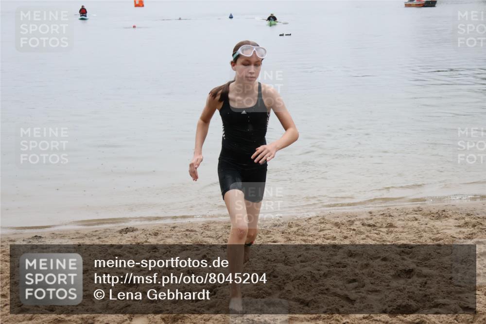 21.06.2025 - 27. Vierlanden-Triathlon Lena Gebhardt http://msf.ph/oto/8045204 15.06.2025 14:45:18 Schwimmen 1322 meine-sportfotos.de
