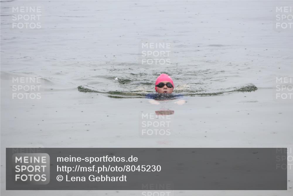 21.06.2025 - 27. Vierlanden-Triathlon Lena Gebhardt http://msf.ph/oto/8045230 15.06.2025 14:46:52 Schwimmen  meine-sportfotos.de
