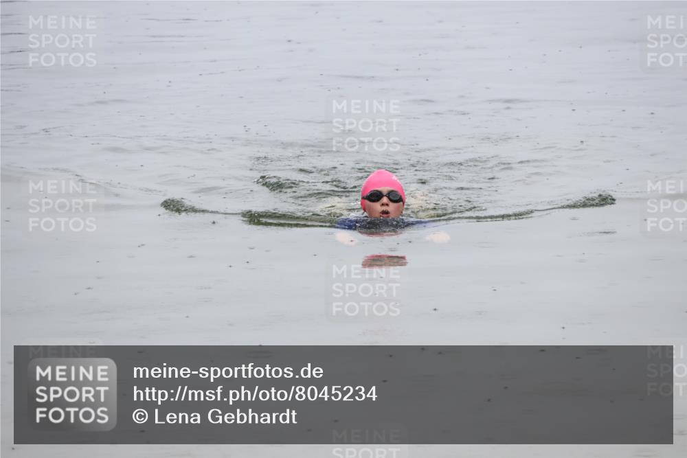 21.06.2025 - 27. Vierlanden-Triathlon Lena Gebhardt http://msf.ph/oto/8045234 15.06.2025 14:46:52 Schwimmen  meine-sportfotos.de