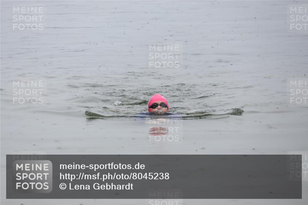 21.06.2025 - 27. Vierlanden-Triathlon Lena Gebhardt http://msf.ph/oto/8045238 15.06.2025 14:46:53 Schwimmen  meine-sportfotos.de
