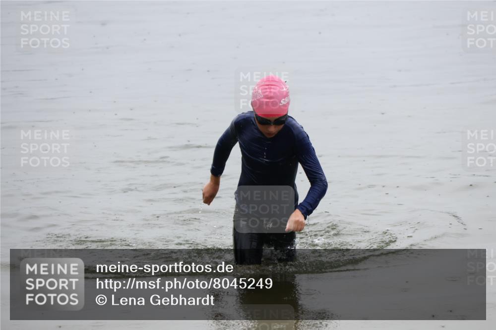 21.06.2025 - 27. Vierlanden-Triathlon Lena Gebhardt http://msf.ph/oto/8045249 15.06.2025 14:46:58 Schwimmen 1341 meine-sportfotos.de