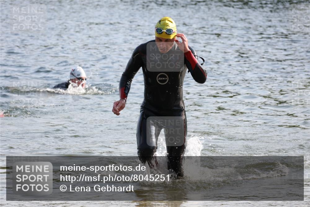 15.06.2025 - 27. Vierlanden-Triathlon Lena Gebhardt http://msf.ph/oto/8045251 15.06.2025 08:39:05 Schwimmen 77, 94, 120, 165 meine-sportfotos.de