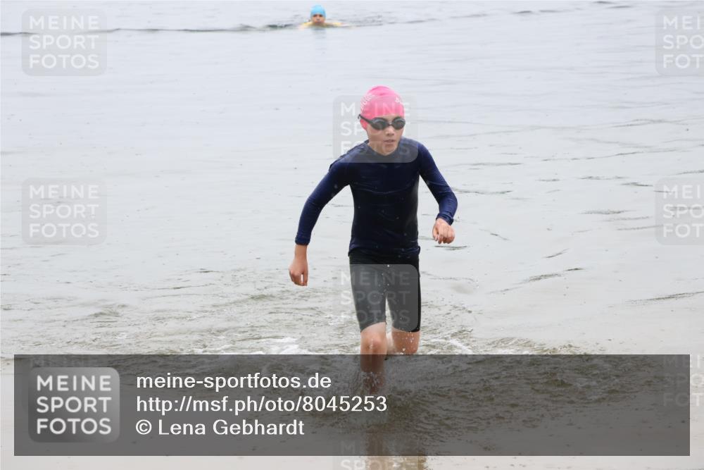 21.06.2025 - 27. Vierlanden-Triathlon Lena Gebhardt http://msf.ph/oto/8045253 15.06.2025 14:47:01 Schwimmen 1341 meine-sportfotos.de