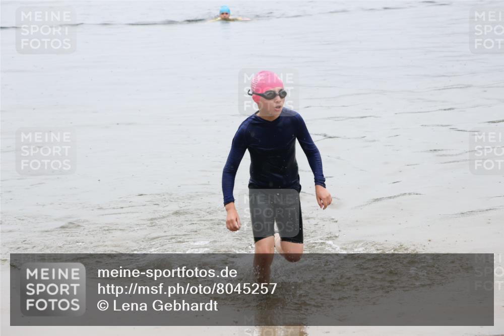 21.06.2025 - 27. Vierlanden-Triathlon Lena Gebhardt http://msf.ph/oto/8045257 15.06.2025 14:47:01 Schwimmen 1341 meine-sportfotos.de
