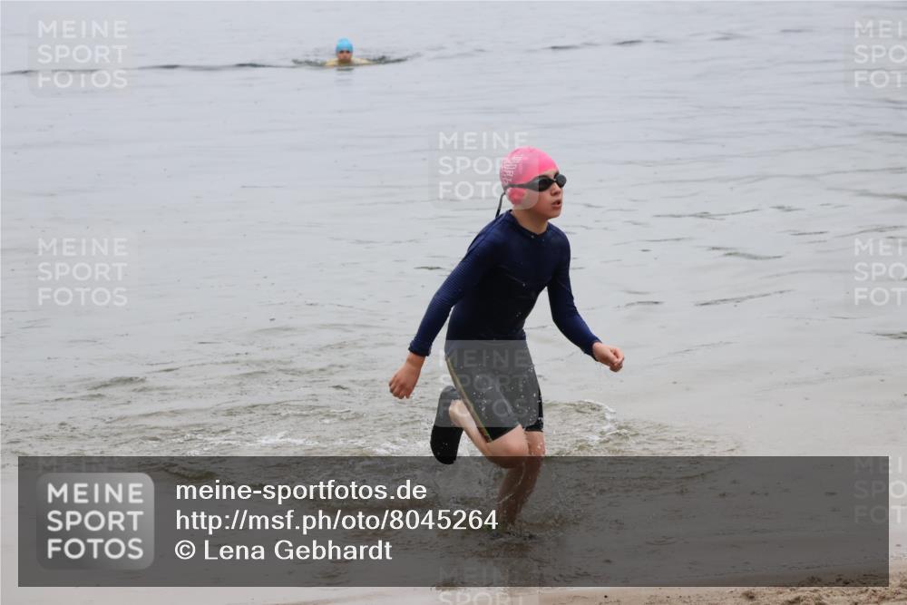 21.06.2025 - 27. Vierlanden-Triathlon Lena Gebhardt http://msf.ph/oto/8045264 15.06.2025 14:47:02 Schwimmen 1341 meine-sportfotos.de