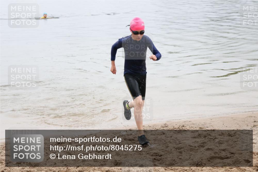 21.06.2025 - 27. Vierlanden-Triathlon Lena Gebhardt http://msf.ph/oto/8045275 15.06.2025 14:47:03 Schwimmen 1341 meine-sportfotos.de