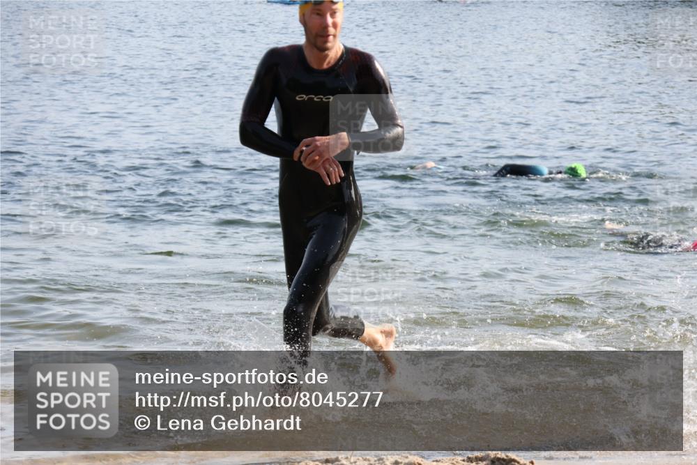 15.06.2025 - 27. Vierlanden-Triathlon Lena Gebhardt http://msf.ph/oto/8045277 15.06.2025 08:39:07 Schwimmen 77, 120, 132, 165 meine-sportfotos.de