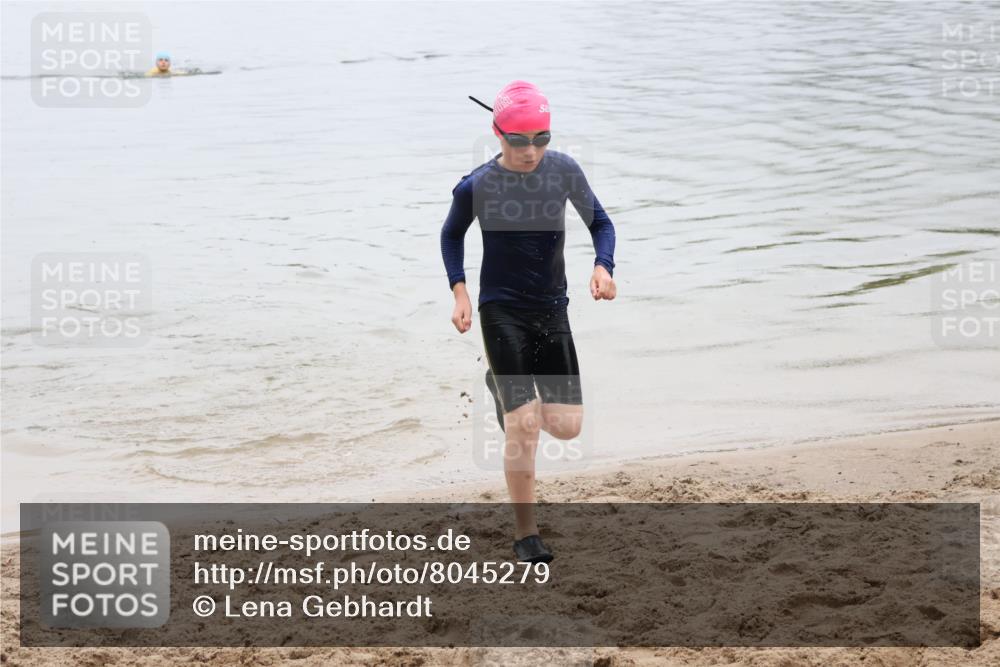 21.06.2025 - 27. Vierlanden-Triathlon Lena Gebhardt http://msf.ph/oto/8045279 15.06.2025 14:47:03 Schwimmen 1341 meine-sportfotos.de