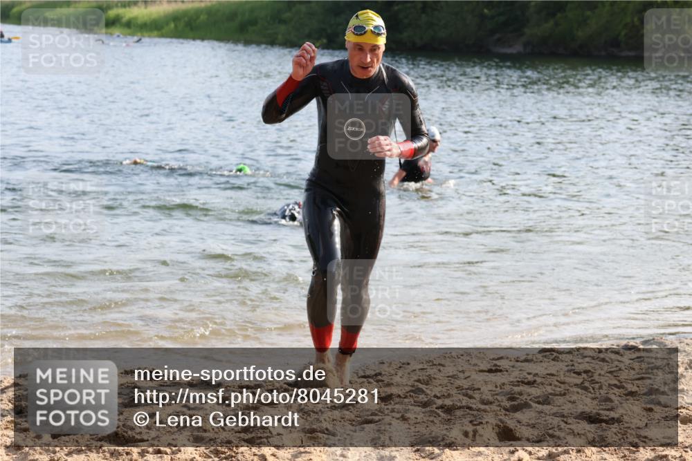 15.06.2025 - 27. Vierlanden-Triathlon Lena Gebhardt http://msf.ph/oto/8045281 15.06.2025 08:39:08 Schwimmen 77, 120, 132, 165 meine-sportfotos.de