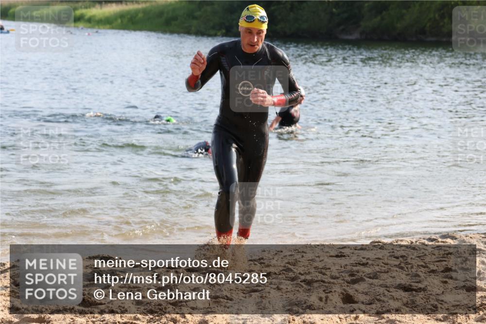 15.06.2025 - 27. Vierlanden-Triathlon Lena Gebhardt http://msf.ph/oto/8045285 15.06.2025 08:39:08 Schwimmen 77, 120, 132, 165 meine-sportfotos.de