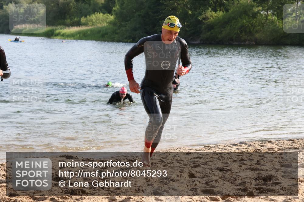 15.06.2025 - 27. Vierlanden-Triathlon Lena Gebhardt http://msf.ph/oto/8045293 15.06.2025 08:39:09 Schwimmen 77, 120, 132, 165 meine-sportfotos.de