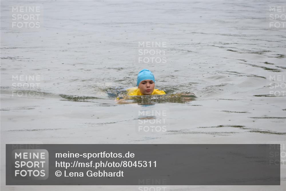21.06.2025 - 27. Vierlanden-Triathlon Lena Gebhardt http://msf.ph/oto/8045311 15.06.2025 14:47:30 Schwimmen 1334 meine-sportfotos.de