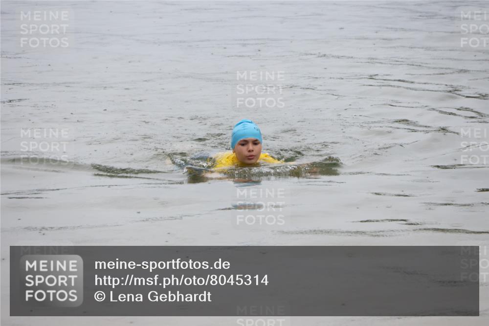 21.06.2025 - 27. Vierlanden-Triathlon Lena Gebhardt http://msf.ph/oto/8045314 15.06.2025 14:47:30 Schwimmen 1334 meine-sportfotos.de