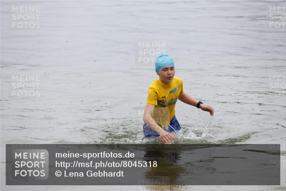 21.06.2025 - 27. Vierlanden-Triathlon Lena Gebhardt http://msf.ph/oto/8045318 15.06.2025 14:47:31 Schwimmen 1334 meine-sportfotos.de