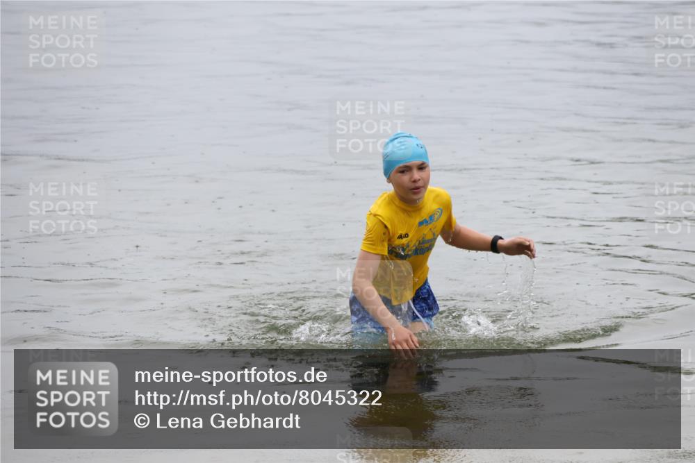 21.06.2025 - 27. Vierlanden-Triathlon Lena Gebhardt http://msf.ph/oto/8045322 15.06.2025 14:47:31 Schwimmen 1334 meine-sportfotos.de