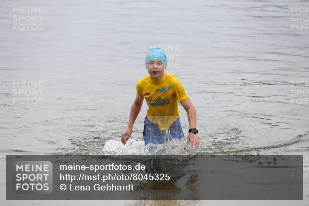 21.06.2025 - 27. Vierlanden-Triathlon Lena Gebhardt http://msf.ph/oto/8045325 15.06.2025 14:47:32 Schwimmen 1334 meine-sportfotos.de