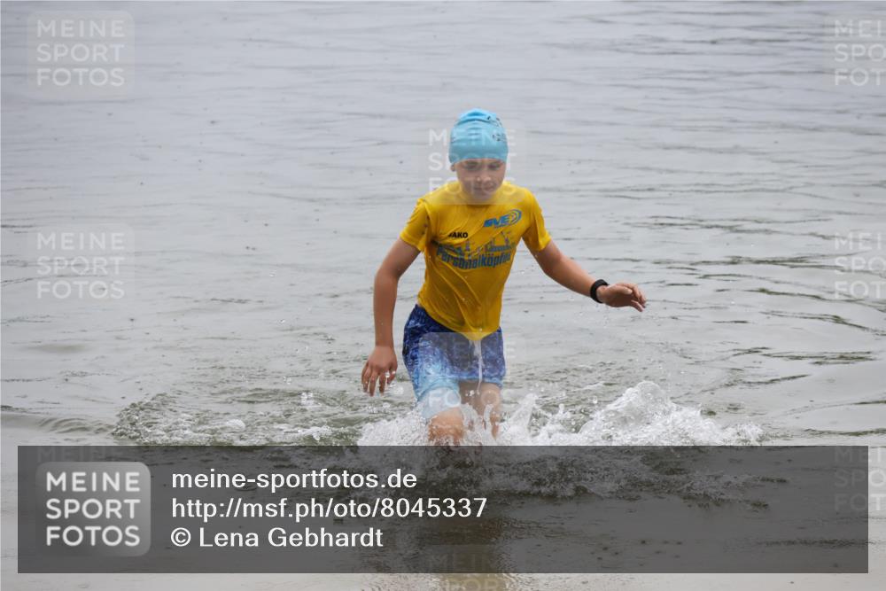 21.06.2025 - 27. Vierlanden-Triathlon Lena Gebhardt http://msf.ph/oto/8045337 15.06.2025 14:47:32 Schwimmen 1334 meine-sportfotos.de