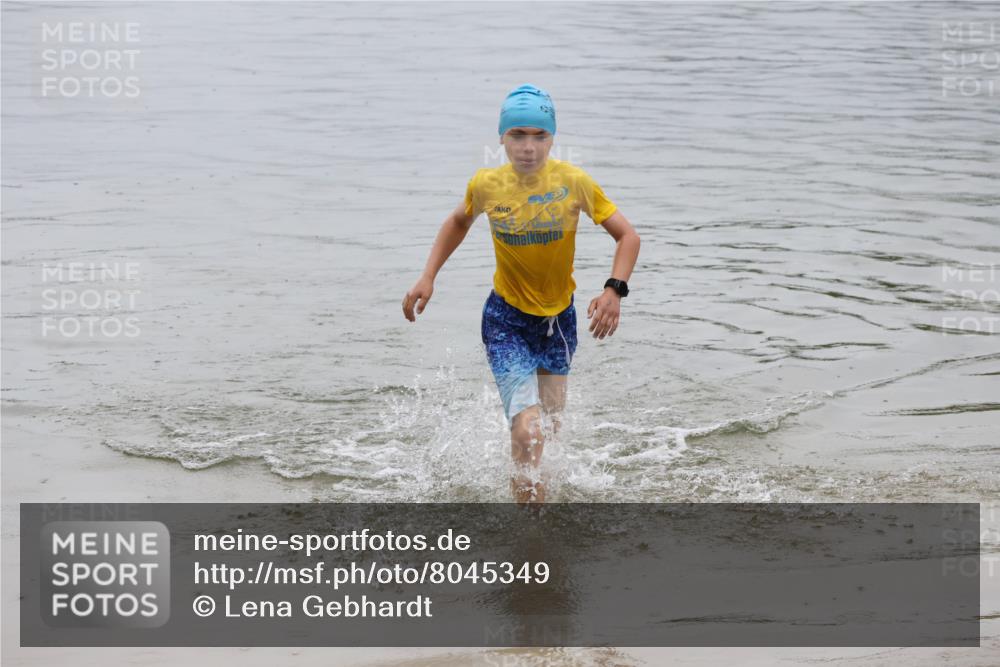21.06.2025 - 27. Vierlanden-Triathlon Lena Gebhardt http://msf.ph/oto/8045349 15.06.2025 14:47:33 Schwimmen 1334 meine-sportfotos.de