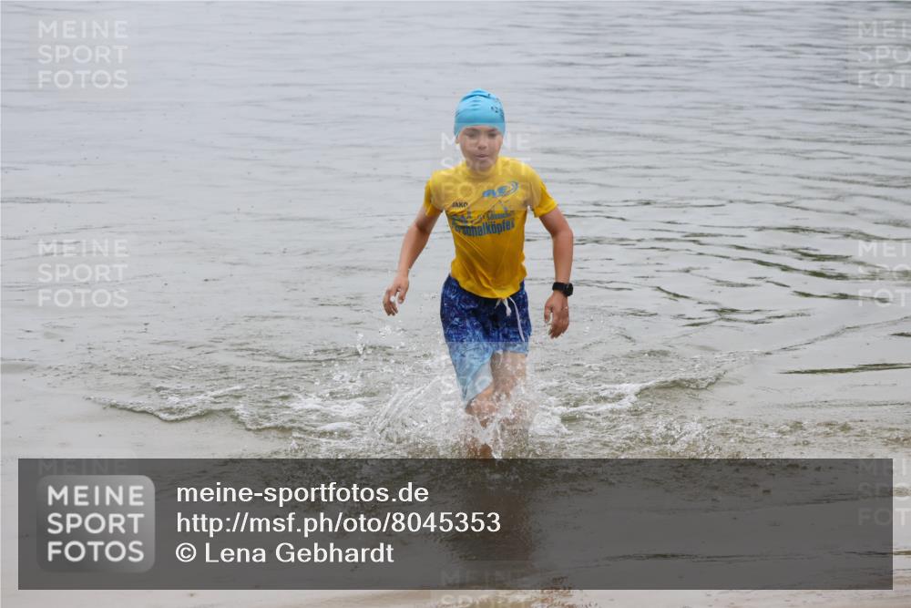 21.06.2025 - 27. Vierlanden-Triathlon Lena Gebhardt http://msf.ph/oto/8045353 15.06.2025 14:47:33 Schwimmen 1334 meine-sportfotos.de