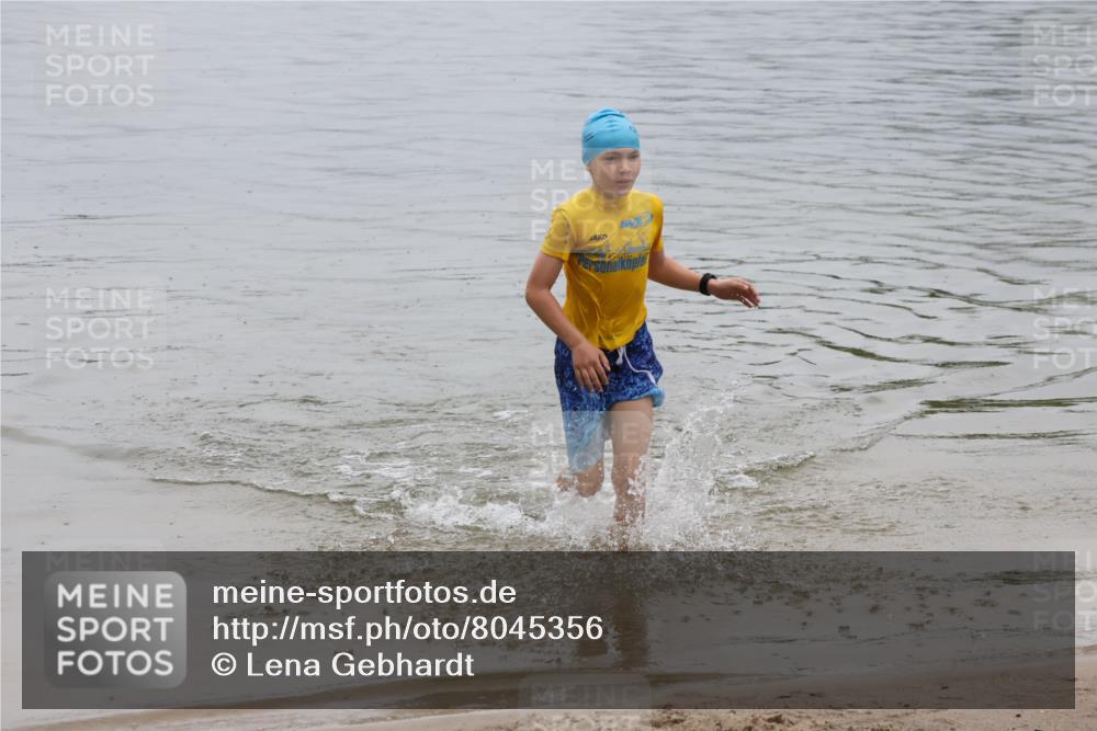21.06.2025 - 27. Vierlanden-Triathlon Lena Gebhardt http://msf.ph/oto/8045356 15.06.2025 14:47:34 Schwimmen 1334 meine-sportfotos.de