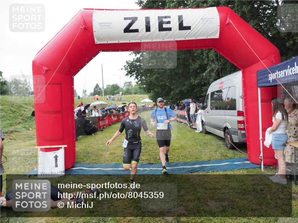 21.06.2025 - 27. Vierlanden-Triathlon MichiJ http://msf.ph/oto/8045359 15.06.2026 13:52:00 Ziel 729, 1154 meine-sportfotos.de