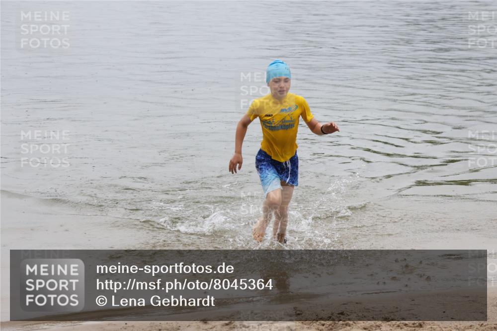 21.06.2025 - 27. Vierlanden-Triathlon Lena Gebhardt http://msf.ph/oto/8045364 15.06.2025 14:47:34 Schwimmen 1334 meine-sportfotos.de