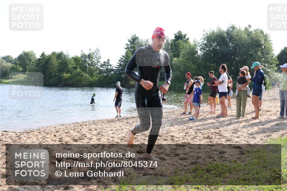 15.06.2025 - 27. Vierlanden-Triathlon Lena Gebhardt http://msf.ph/oto/8045374 15.06.2025 08:39:19 Schwimmen 120, 132, 165 meine-sportfotos.de
