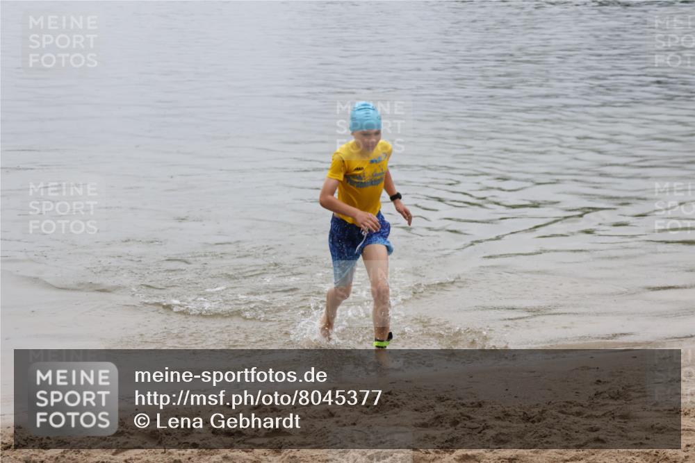 21.06.2025 - 27. Vierlanden-Triathlon Lena Gebhardt http://msf.ph/oto/8045377 15.06.2025 14:47:34 Schwimmen 1334 meine-sportfotos.de
